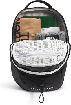 The North Face 10L Mini Borealis Laptop Sırt Çantası TNF Black TNF Black Geniş, son derece hafif eşyaları taşırken gün boyu konforlu