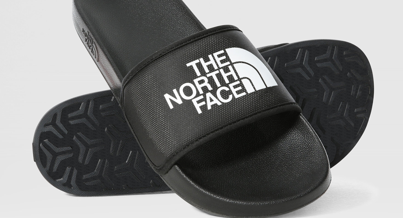 The North Face Base Camp Slıde III Tnf Black Tnf Whıte Erkek Terlik Havuz başı konforu için ağ köpük bantlar ve zemin tutan taban