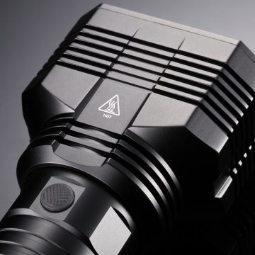 NITECORE EAX 2000 LÜMEN  EL FENERİ 8XAA